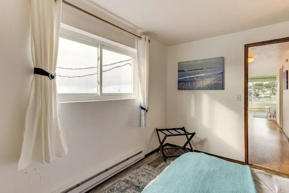 Quaint Rockaway Beach Gem: Walk to Shore!
