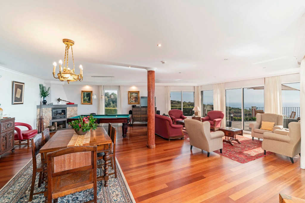 Secluded Tranquil Spacious Villa, Stunning Views, Heated Pool & A/C Theo'S