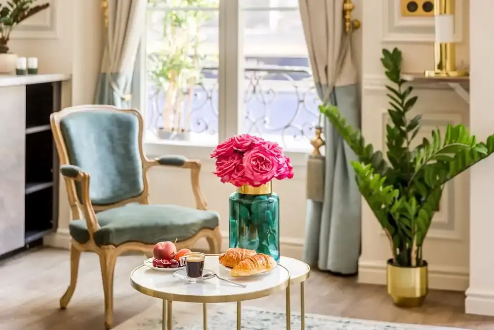 Luxury 3 Bedroom 2 Bathroom Palace Apartment - AC - Louvre
