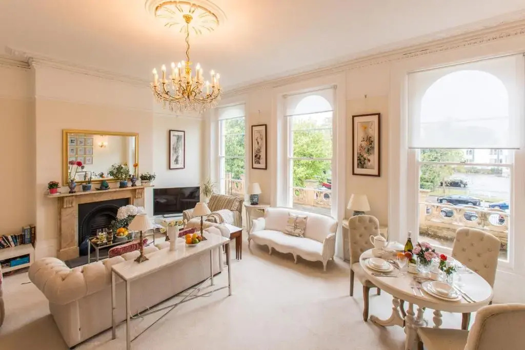 Flat 3, 6 Lypiatt Terrace Cheltenham Gloucestershire GL50 2SX