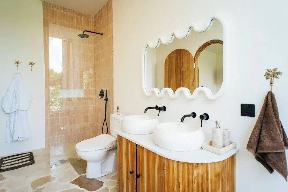 Boho Retreat 3BR Enclosed Lounge 5min Beach