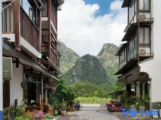 Guilin Qingshanshe (Taohua River Reed Flute Cave Scenic Area)