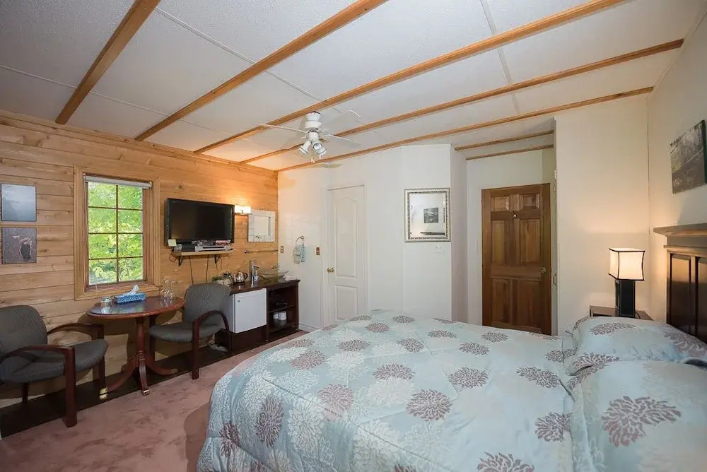 Cedarwood Lodge