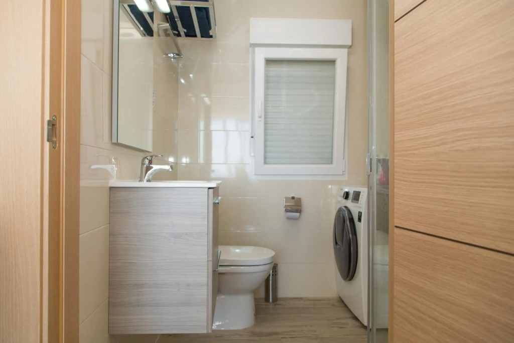 First Line P. Banus Sleeps 4
