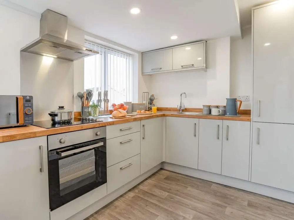 3-bed 5-6 Berth Modernised Bungalow!