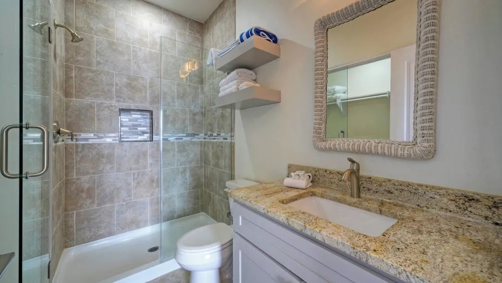Sleeps 22 3 Homes on the Bay w/ Waterfront Pool + Boat Dock Laguna Village