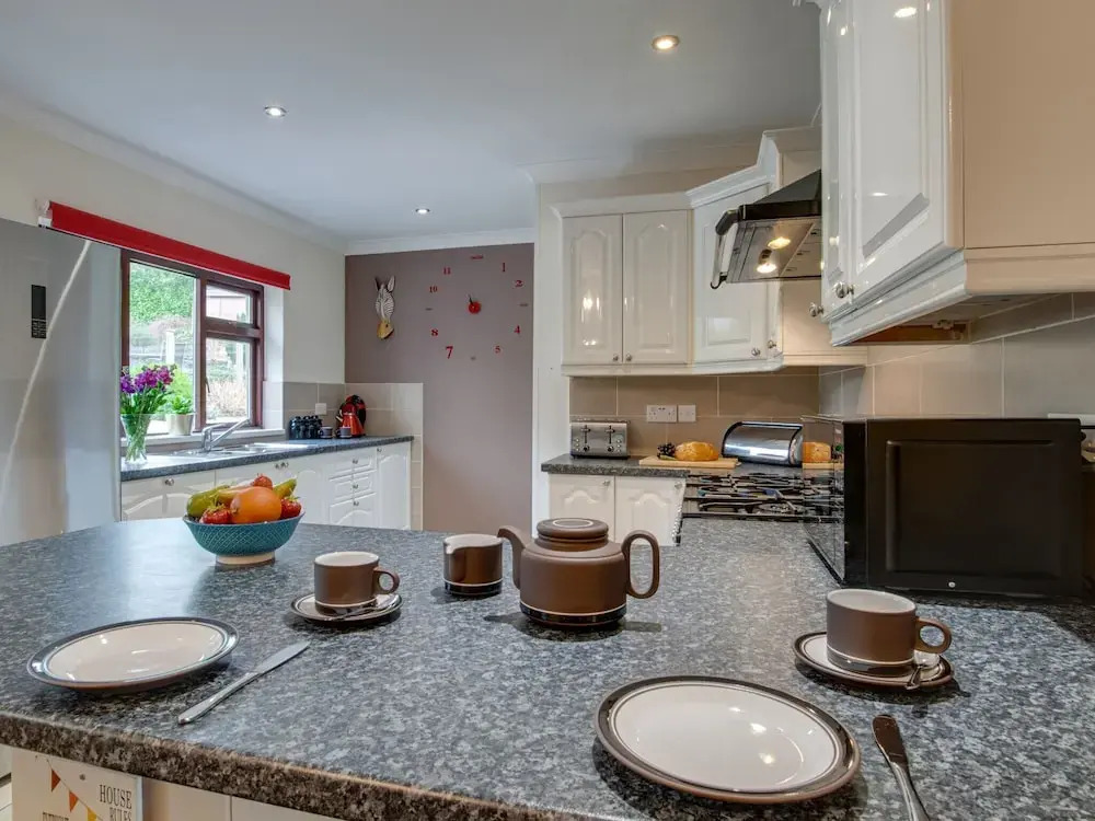 Detached Holiday Home With Cosy Interior, Large Garden and Unique BBQ hut