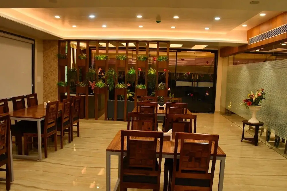 Palette by CheckIn Patel Nagar Bhopal
