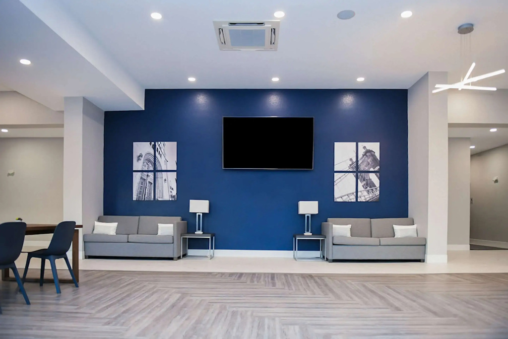 Comfort Suites Cincinnati University - Downtown
