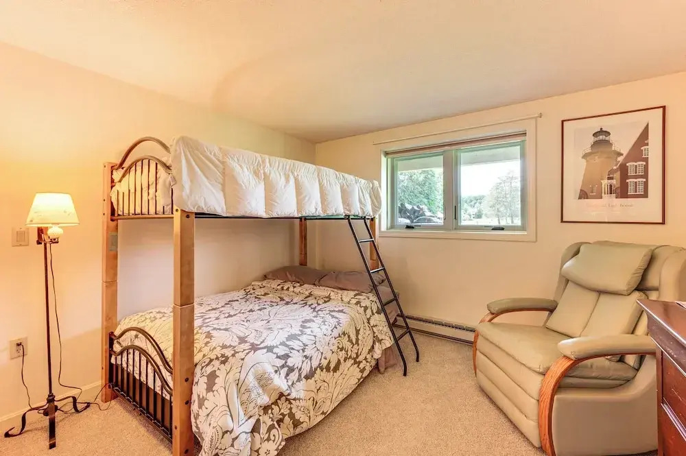 Beautiful Wentworth Golf Club Condo: Balcony & A/C