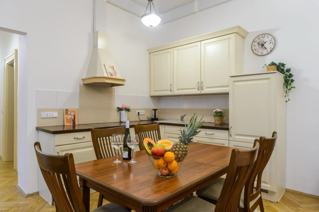 Spacious 3-room Apartment I Center I Palladium Mall