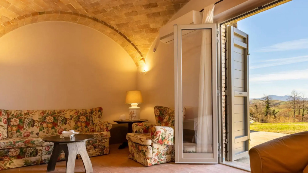 Thermal water and relaxation in Val D'Orcia-Podere La Piscina
