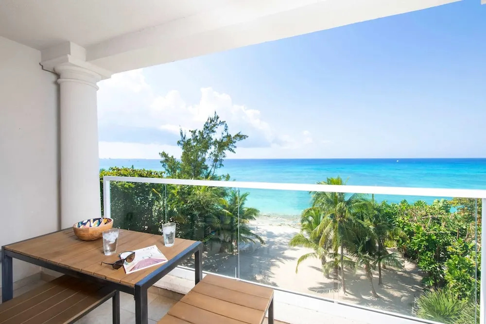 Seabreeze 8 - Luxury 4-bedroom on Seven Mile Beach