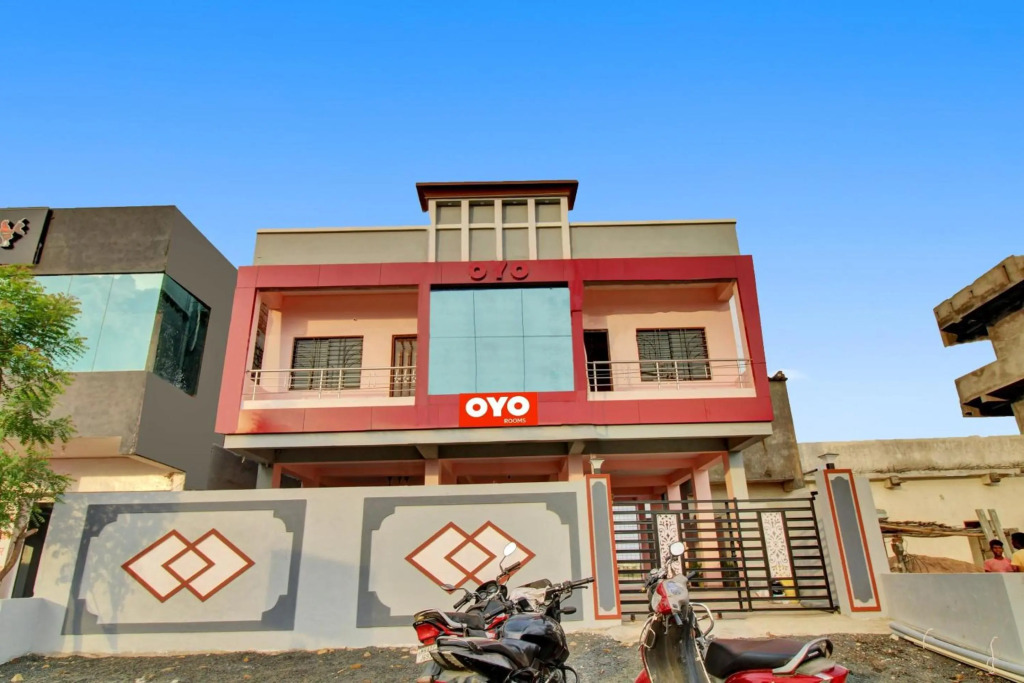 OYO 90872 Raj Hotel