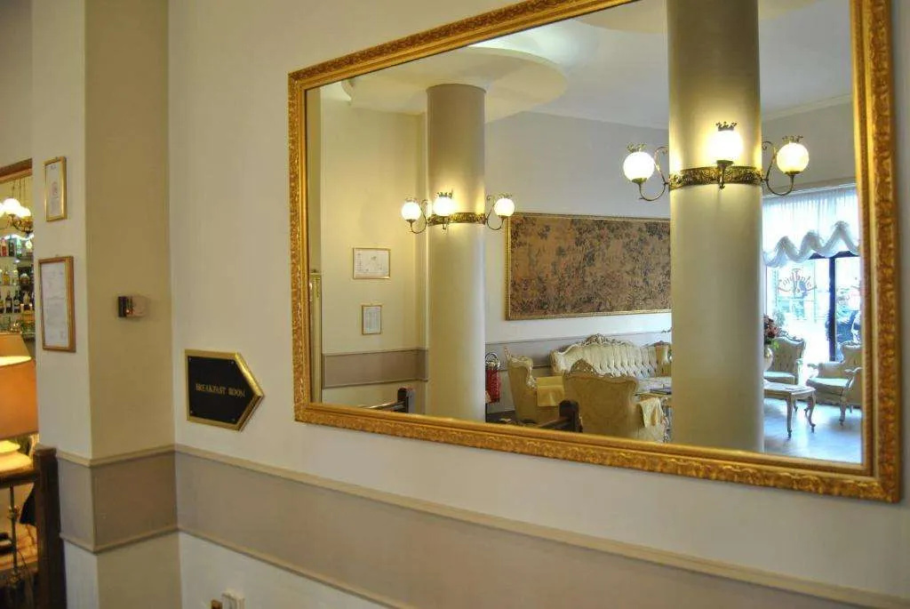 Mokinba Hotels King