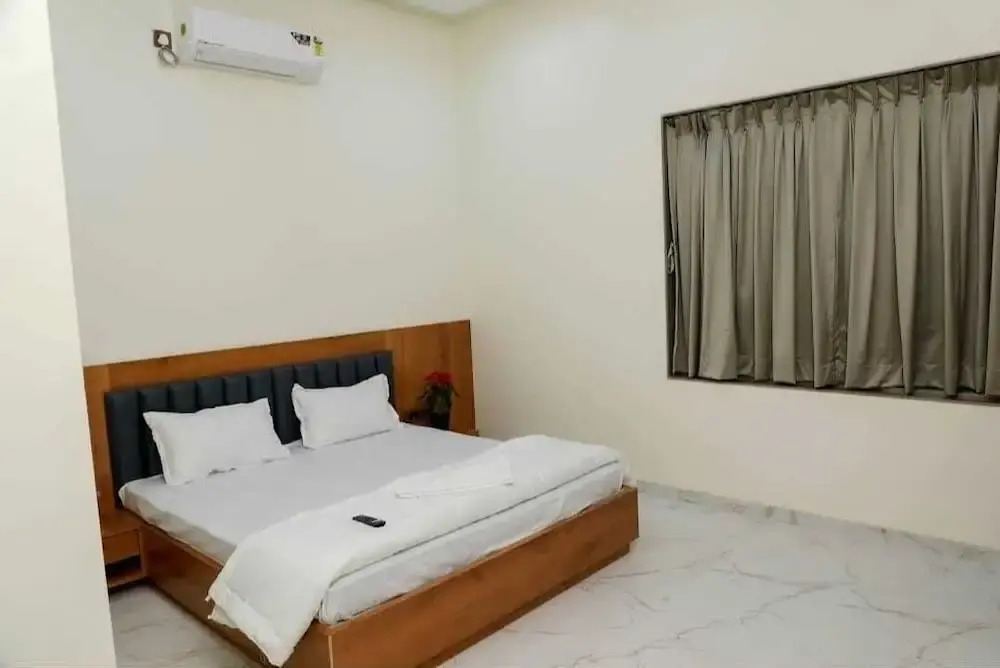 Glitz by Revansh Rooms-Alibaug Sea