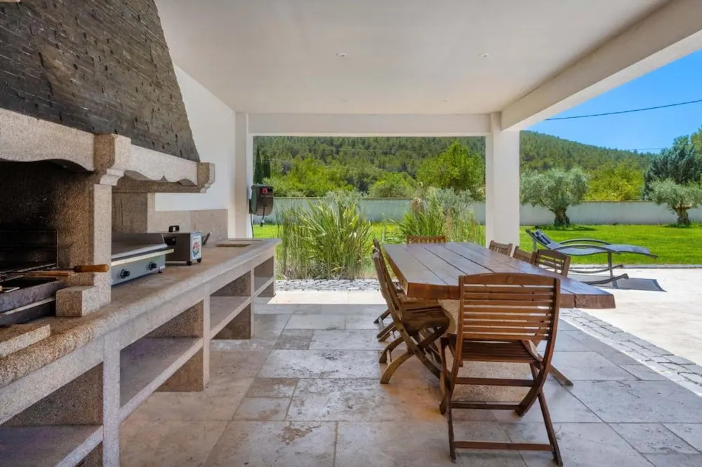 Villa With Heated Swimming Pool spa gym and Cinema
