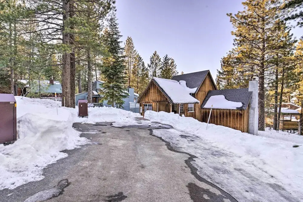 Furnished Deck: Cabin on Northstar Shuttle Route!