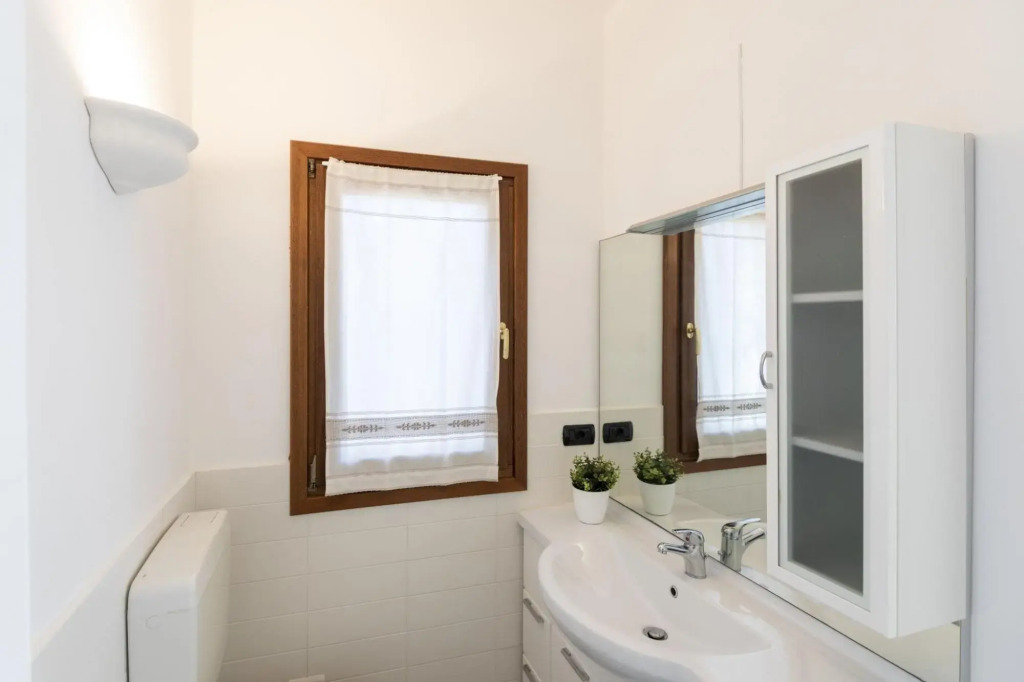 Villetta has two levels with beautiful sea view and located in front of a small park for children an-VILLA GINEPRO