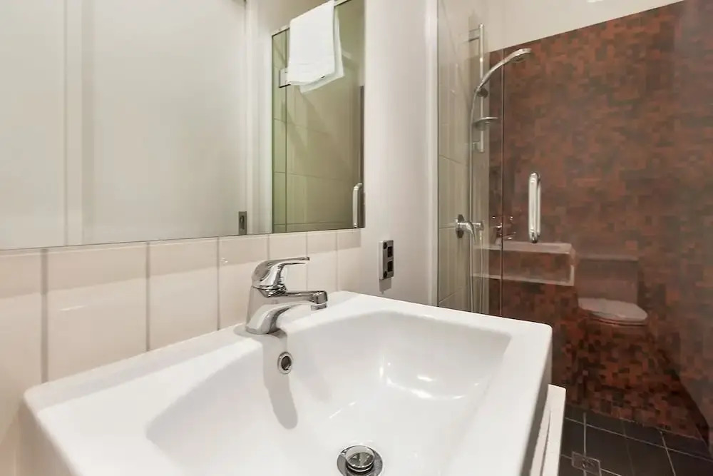 QV Open Plan One Bedroom Harbour Apt - 763