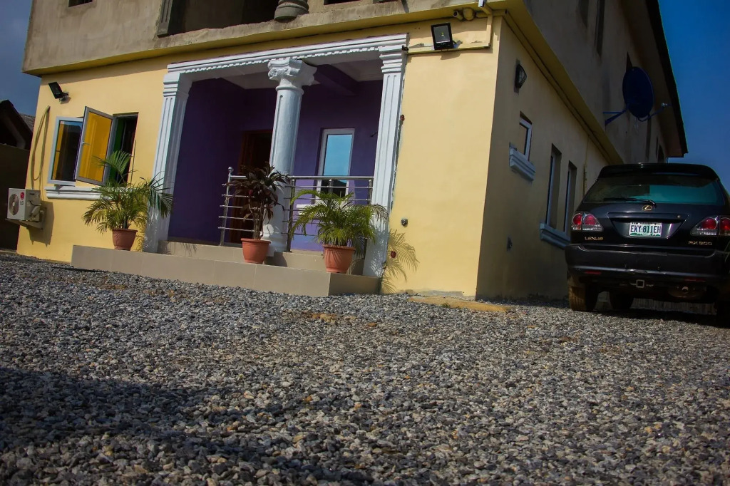 Summer Vista Ensuit Hotel