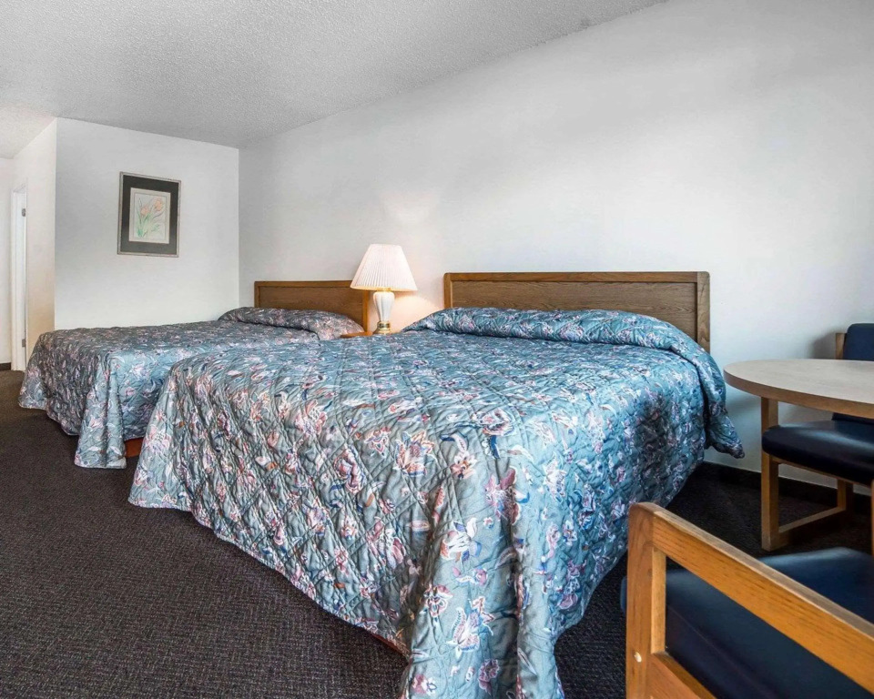 Rodeway Inn & Suites