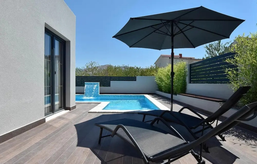 Beautiful Home in Split With 4 Bedrooms, Wifi and Outdoor Swimming Pool