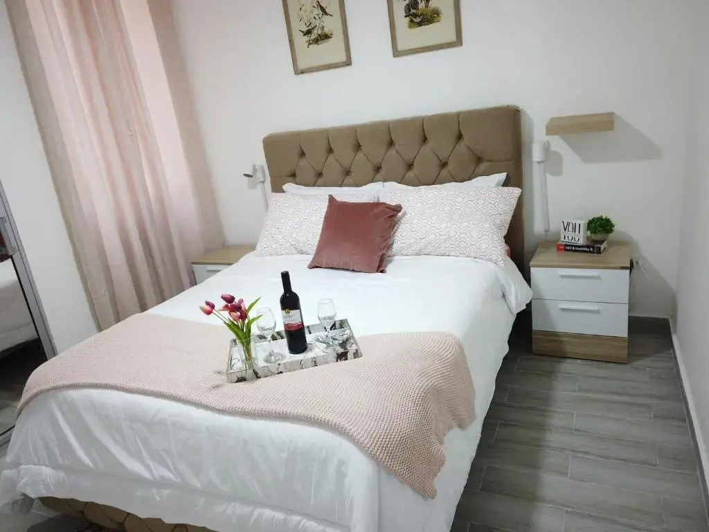 Lovely 3 Bedroom Condo Near Downtown And Foodies