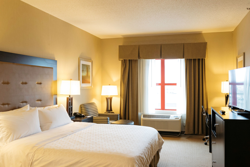 Holiday Inn Express & Suites - Olathe North by IHG
