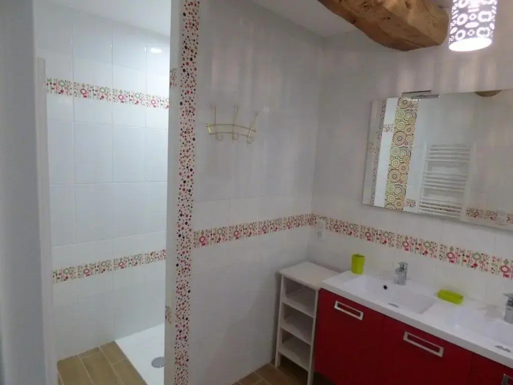 Gîte rénové avec jardin clos, proche plages, Wifi, parking pour voiture électrique - FR-1-426-164