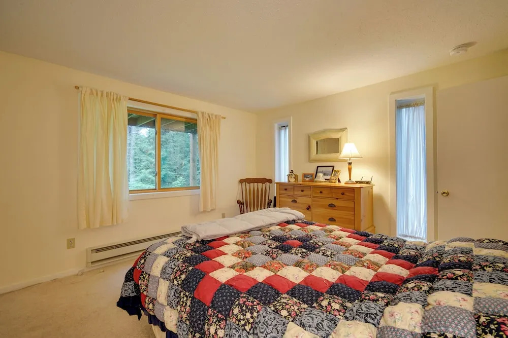 Dover Condo w/ Grill & Balcony: 3 Mi to Mt Snow!