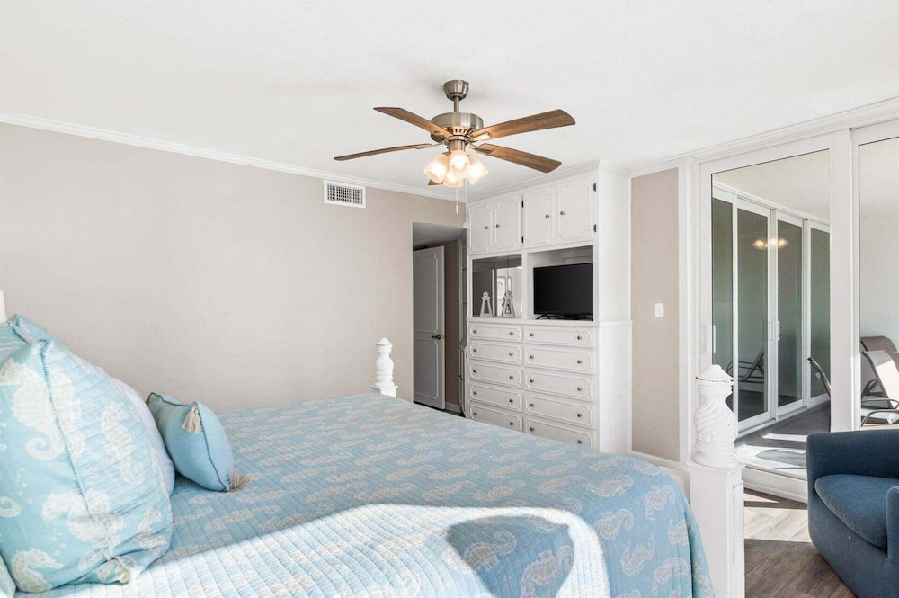 Shoreline Towers 1115 2 Bedroom Condo