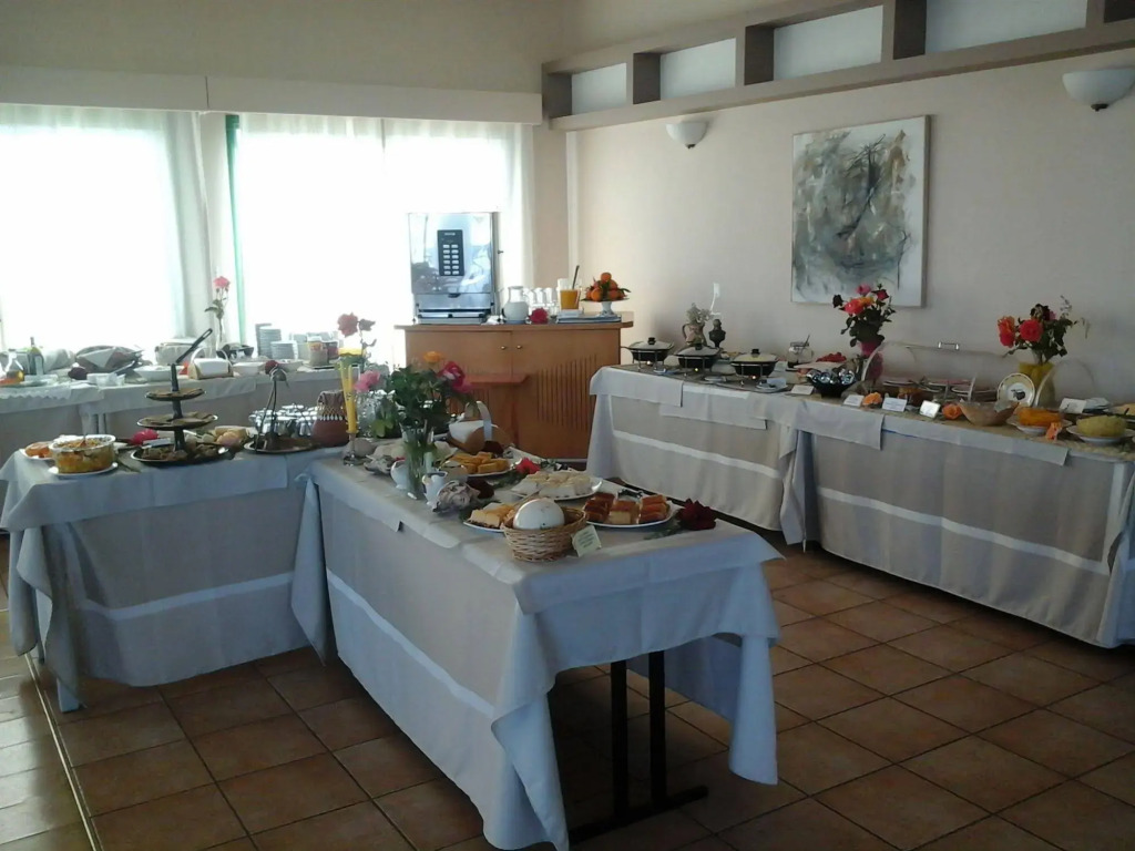 Natura Beach Hotel And Villas