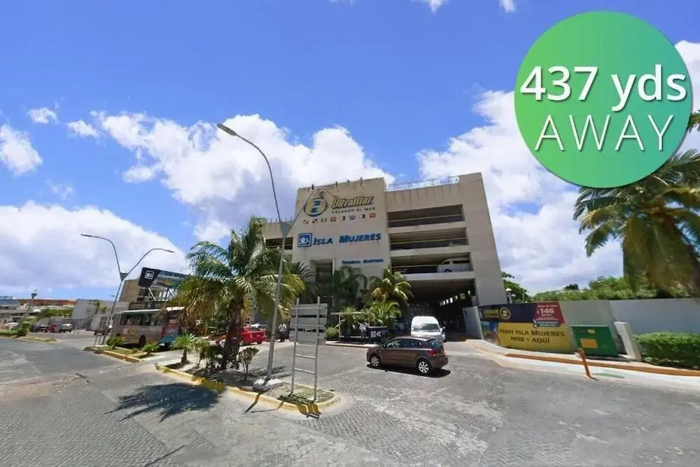 TROPICAL Beachfront 1 BDR