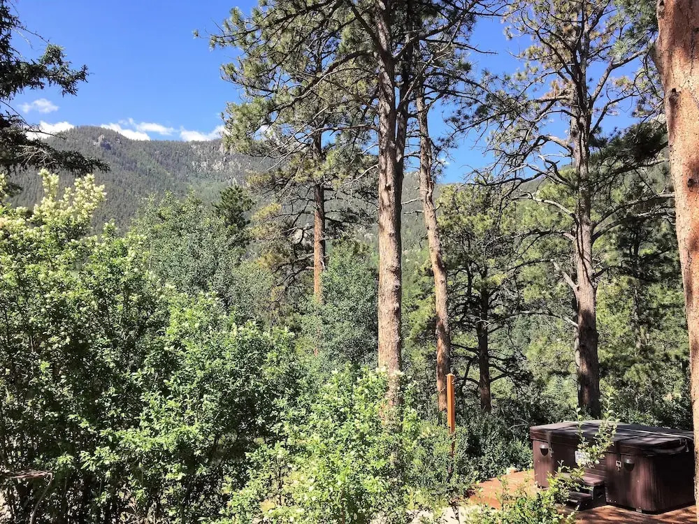 Pikes Peak Guest Cabin at Rocky Mountain Lodge