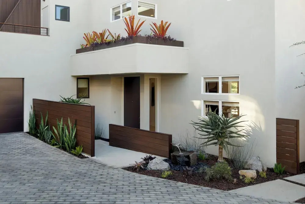 327 Hillcrest Drive