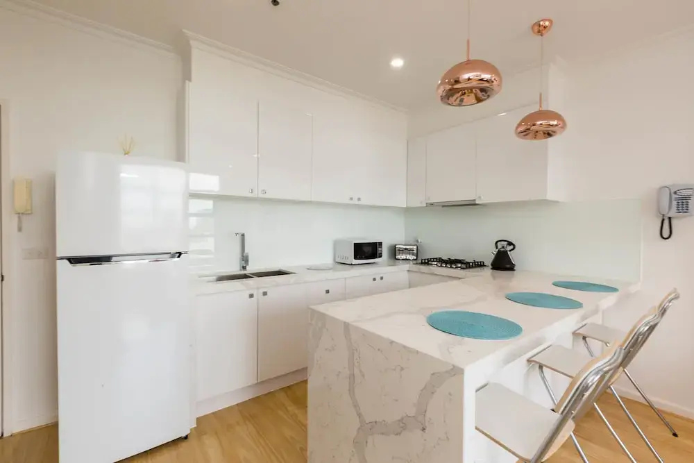ROLAND, 1BDR Melbourne Apartment