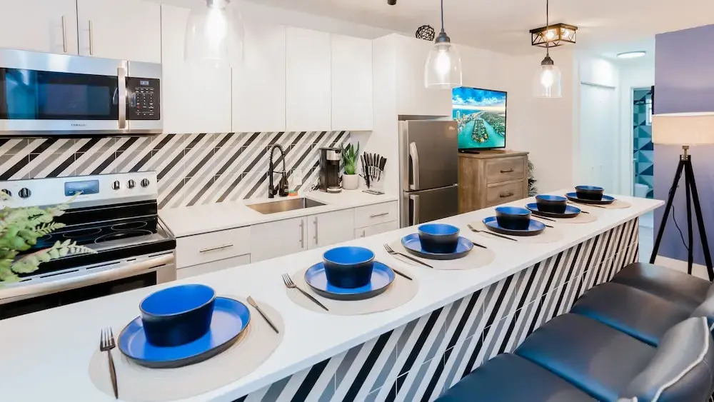 1 BR APT 6min walk Miami Beach Kitchen 02