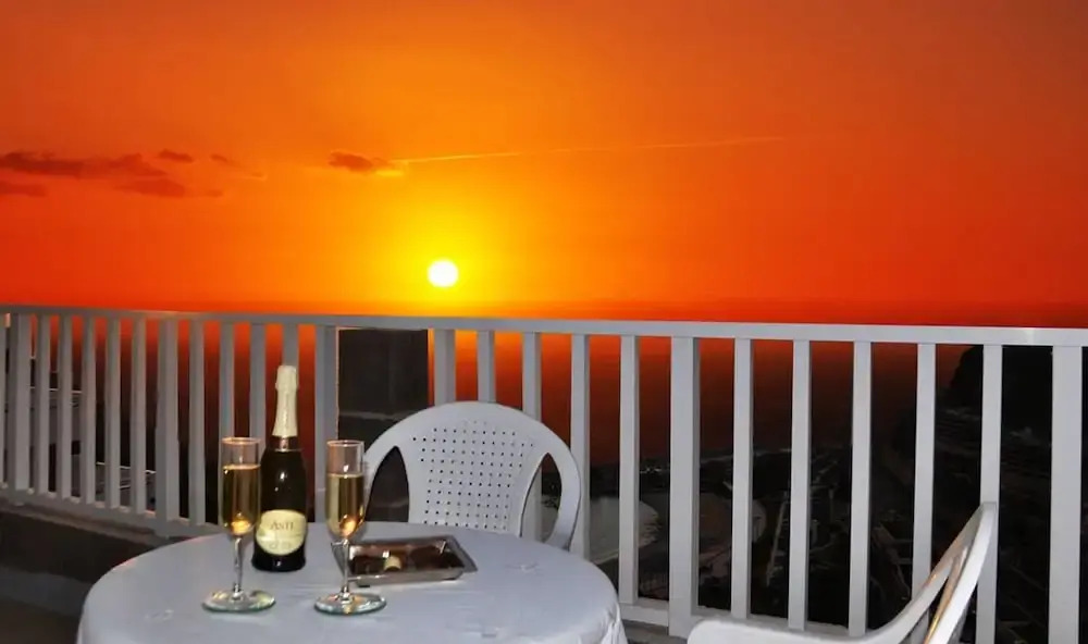 Apartamentos en Playa de Amadores - The Best Sunset