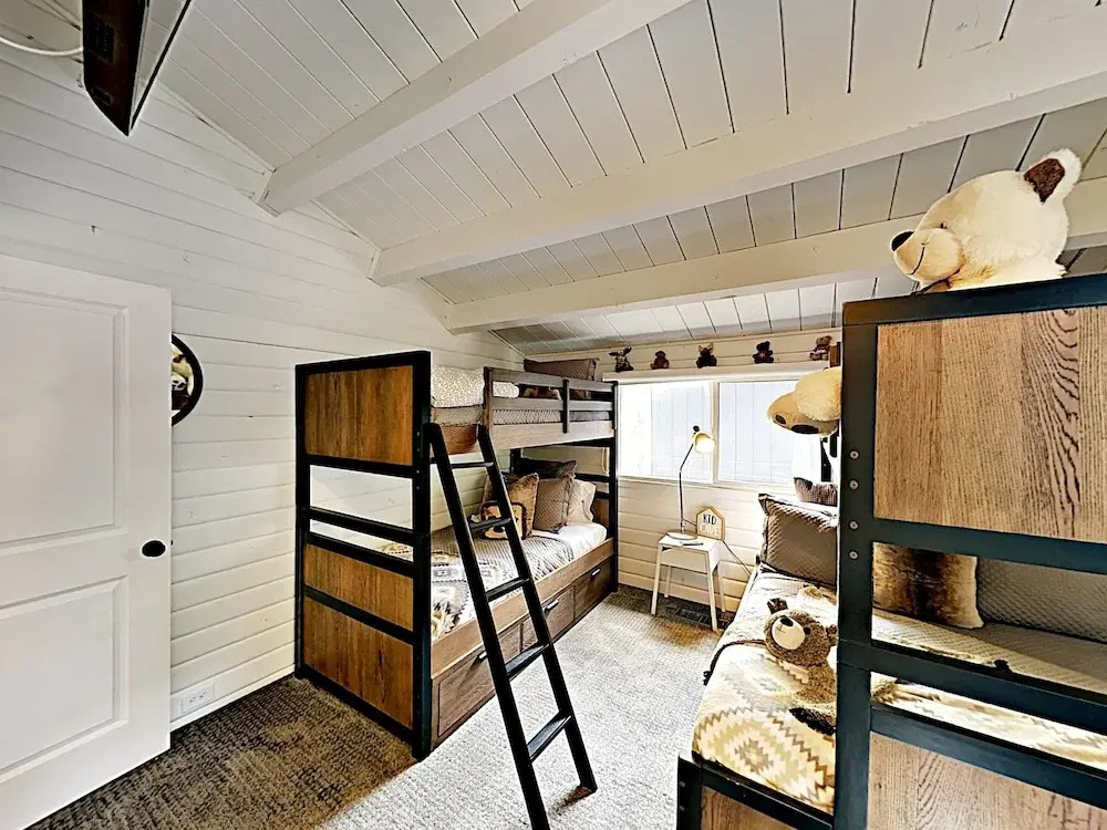 Skyland Hideaway W/ Private Beach By Wood Slopes 3 Bedroom Cabin