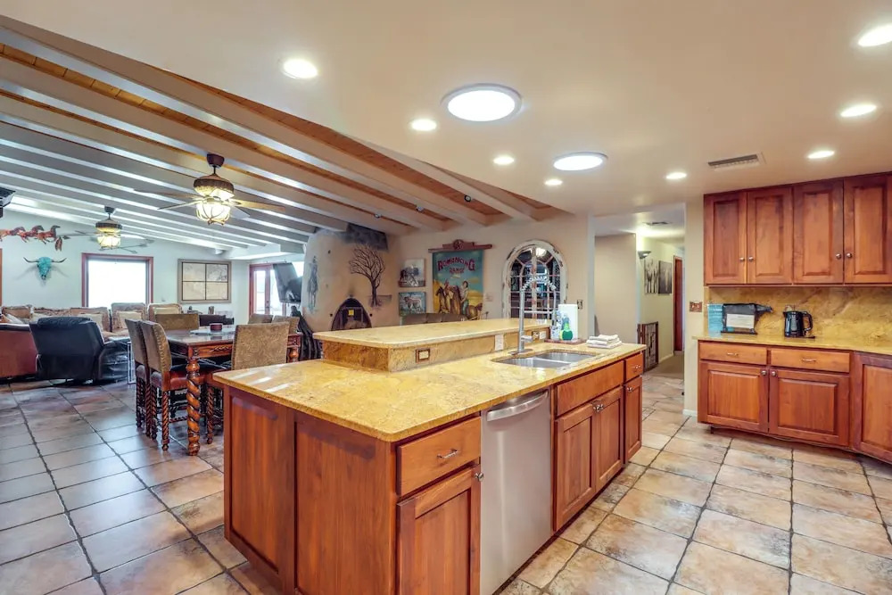 Home Near Sabino Canyon: Hot Tub & Swim Spa Access