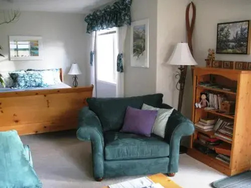 Avens ReNaissance B&B