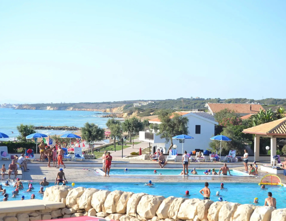 Kamarina Resort