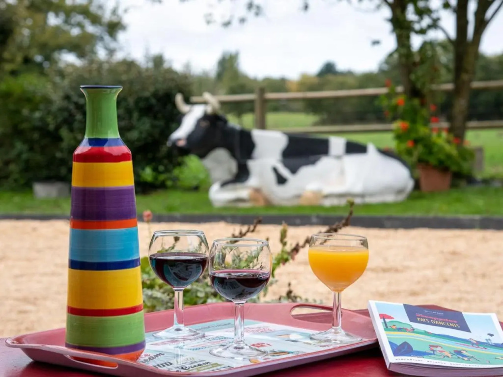 Maison de Campagne Spacieuse avec Piscine Privée et Jardin Clos - FR-1-306-1114