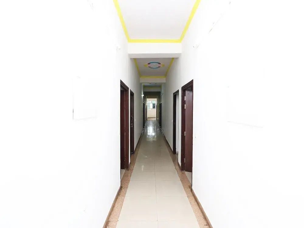 Oyo 14802 Hotel Virus Bistro