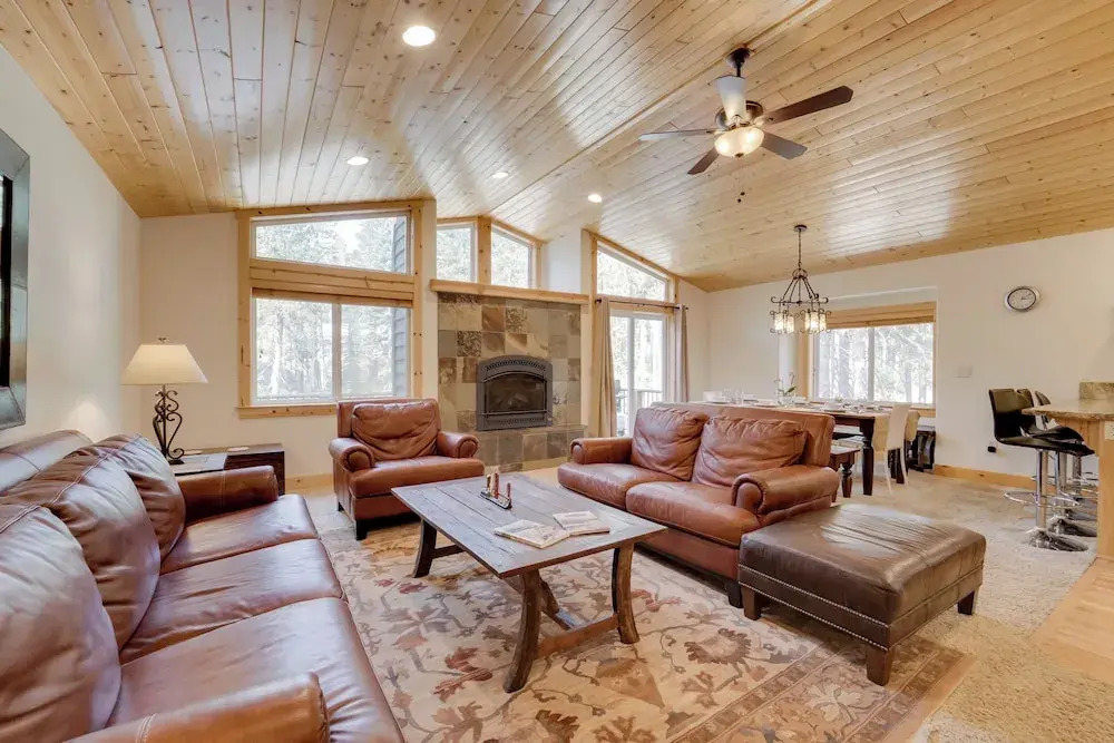 Near Donner Lake & Skiing: Soda Springs Cabin!