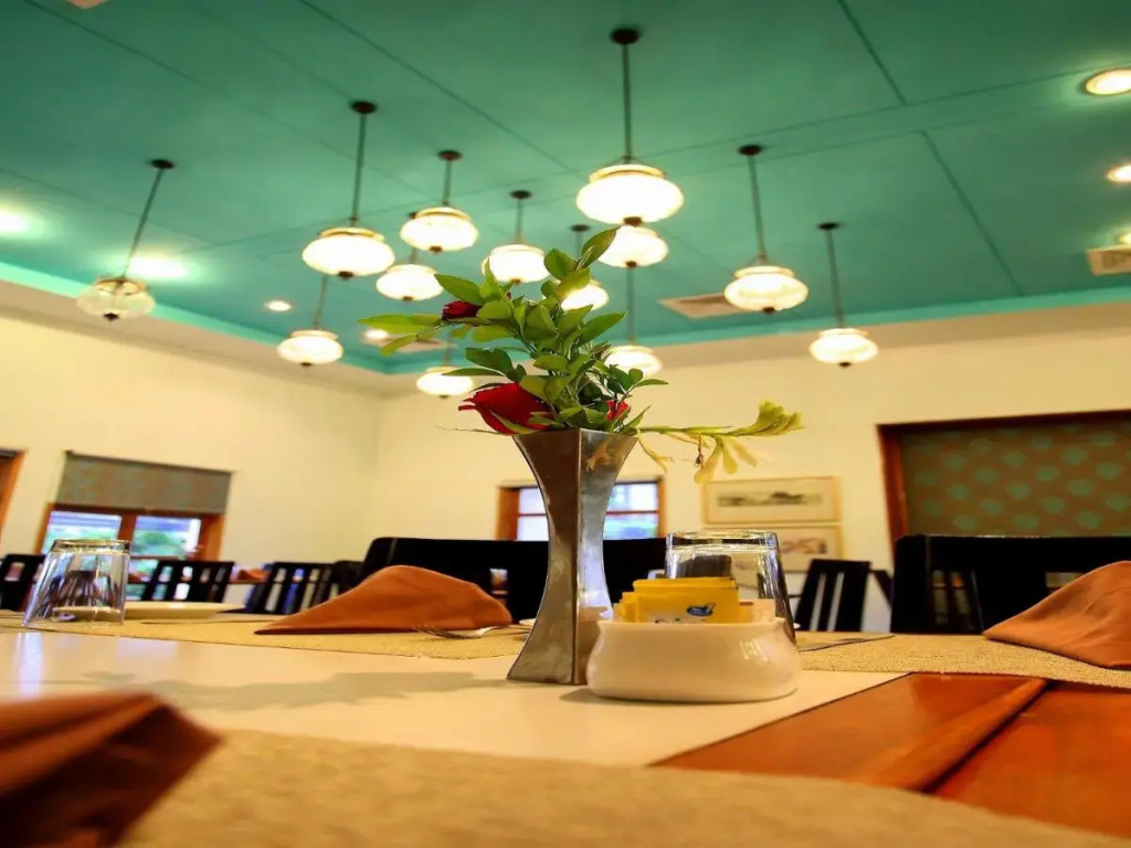 Hotel Paras