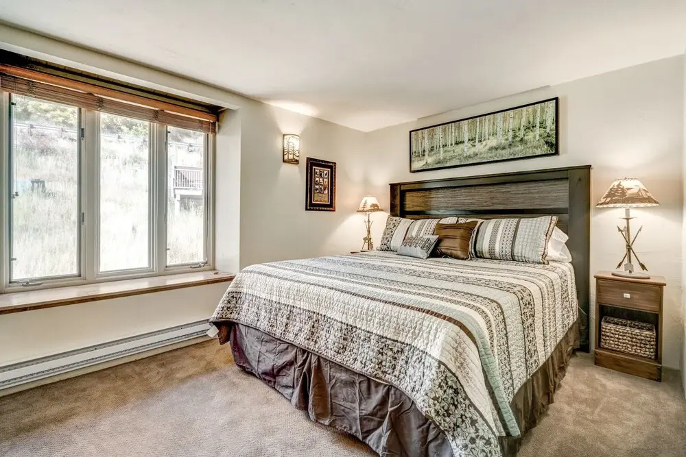 Stunning Condo Across from the Slopes by RedAwning