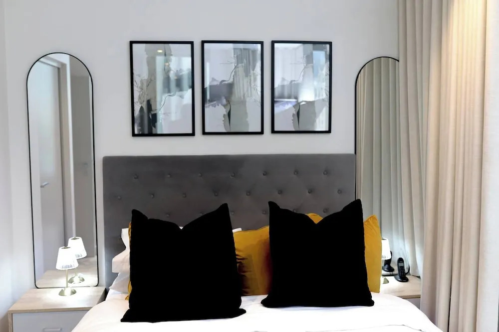 Stylish 1-br at Foreshore Place, Beach Access