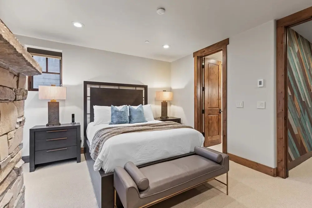 1138 Skiers Heaven! Luxury Home Close To Park City Mountain! Two Hot Tubs & Gorgeous Outdoor Space! 6 Bedroom Home by RedAwning